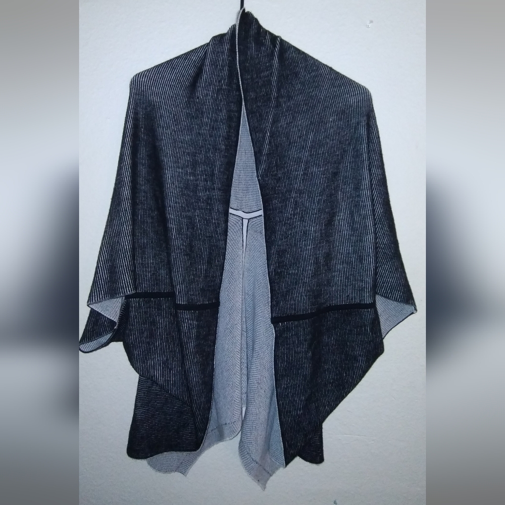 Lululemon Exaltation Wrap 100% Merino Wool ~ Black/Gray ~ One Size Fits Most